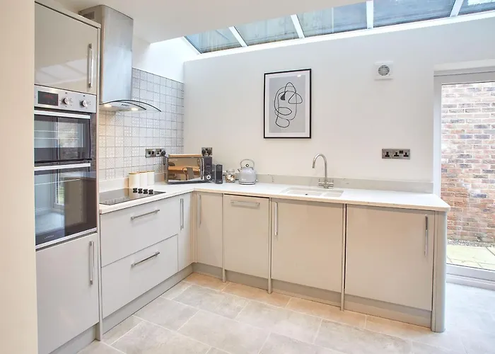 Host & - Hoggarths Retreat *